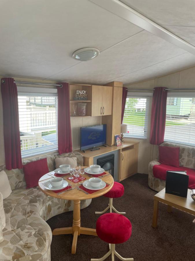 Calypso Hot Tub Breaks Tattershall Lakes Pet Friendly Esterno foto